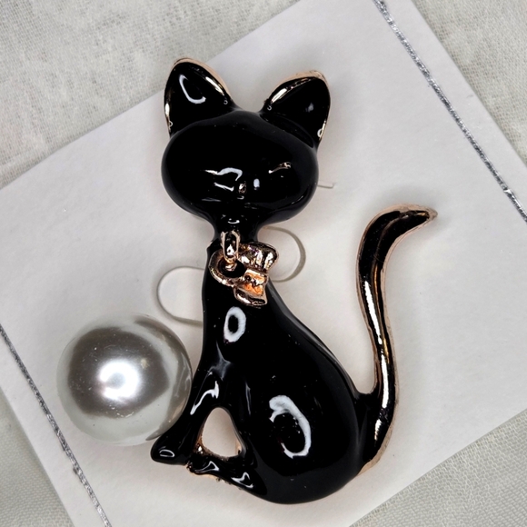 Black Cat Brooch with Pearl Accent - Picture 1 of 3